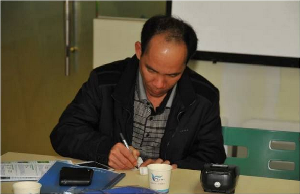 油漆加盟商見證:增城溫先生簽約友情漆 油漆加盟商見證:增城溫先生簽約友情漆