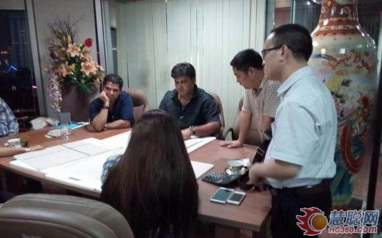 次日再次會面，洽談涂料工程細節 